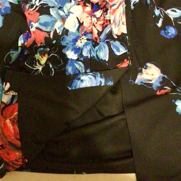 SOLD Betsey Johnson Floral Pencil Dress Sz 6 - Picture 4 of 12